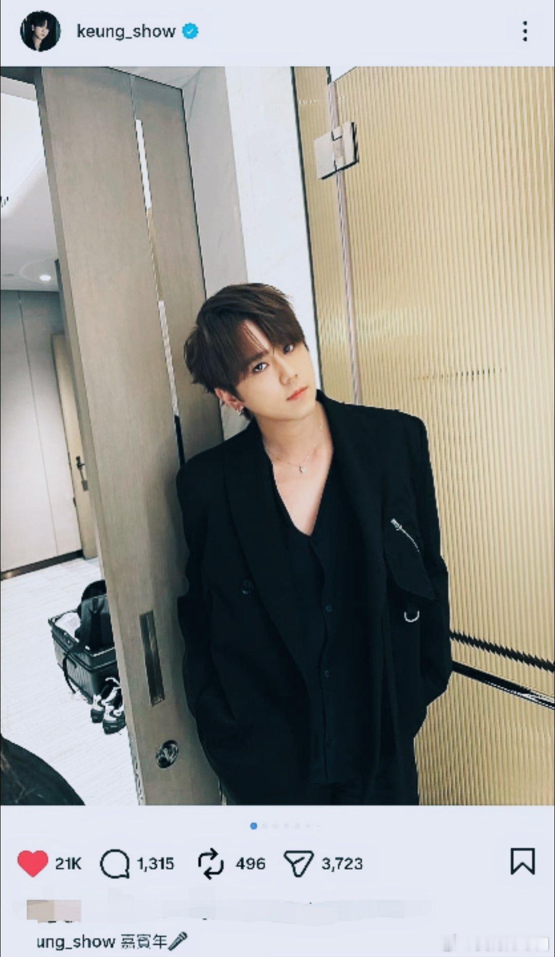 #喜欢姜涛的N个理由：率真、坦诚、幽默……#

我喜欢姜涛，不仅仅是喜欢他的歌曲，音色，演绎歌曲的方式，更主要的是喜欢他的性格。

姜涛是个可爱的小伙子。每次在他的演唱会上，他都能把大家“逗”得十分开心，说话十分幽默诙谐。

今年的3月13号，他在伦敦“温布利体育馆”开个唱，他站在台上和观众 ​