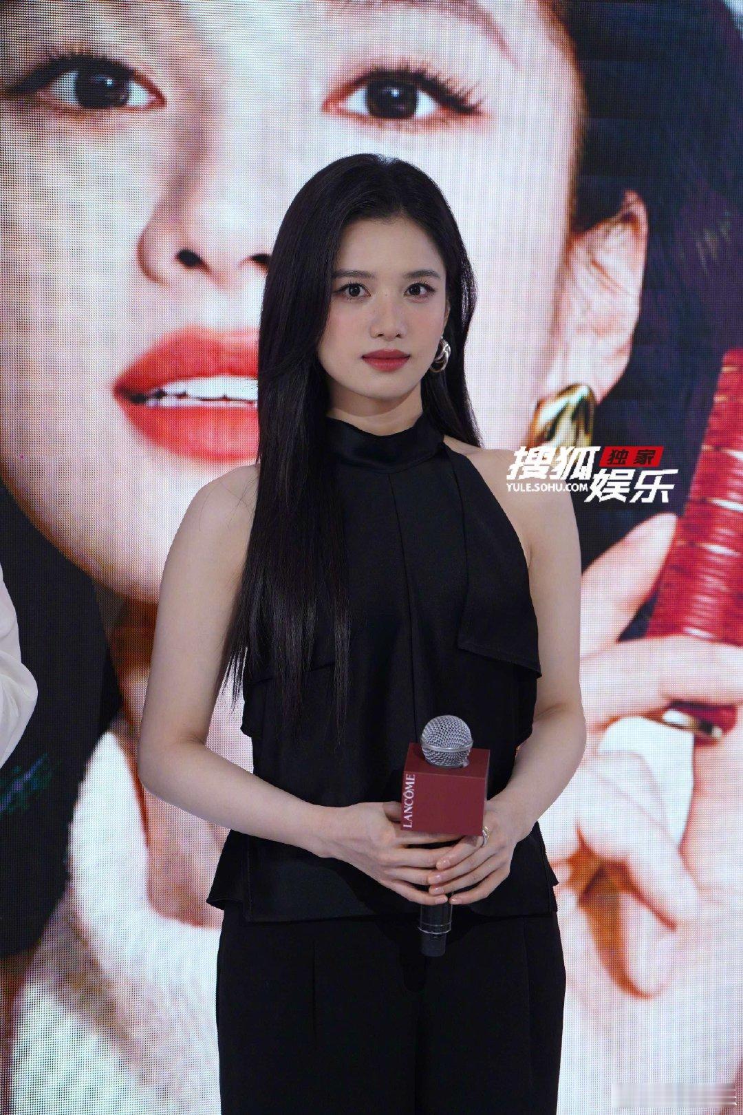 生图也是如此的无懈可击！！
#张婧仪代言比亚迪秦MAX##张婧仪兰蔻护肤与彩妆大使# ​