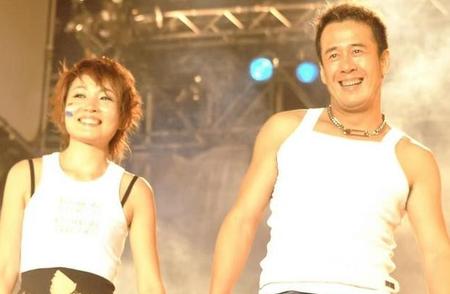 1996年，白雪宣布和杨坤分手，临别前，她扯下脖子上的项链递给杨坤，说...