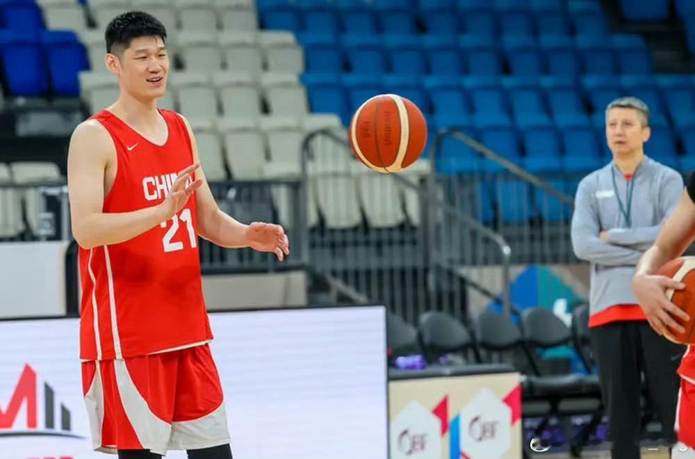 #中国男篮能否时隔8年登顶亚洲篮坛#🏀中国男篮能否时隔8年登顶亚洲？这不仅是冠军之争，更是正名之战！

【赛事前瞻：残阵出击，剑指金牌】
名古屋亚运会的大幕尚未完全拉开，中国男篮的征程已提前9天打响！9月11日，男篮将迎来小组赛首战对手哈萨克斯坦。

目前的形势并不乐观：郭士强指导率领的队 ​