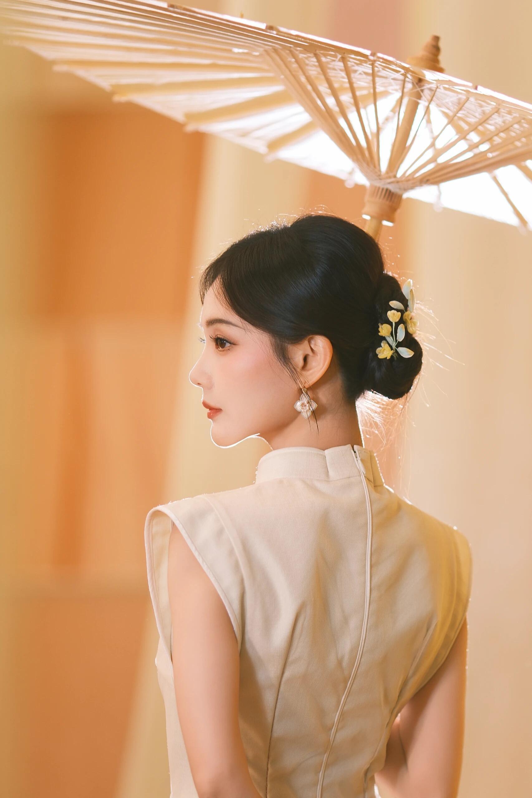 #李一桐我不是大师# 🩵#李一桐江飞燕# 
2026.9.25 | 工作室🍠更新
中秋和她过？🥮

​