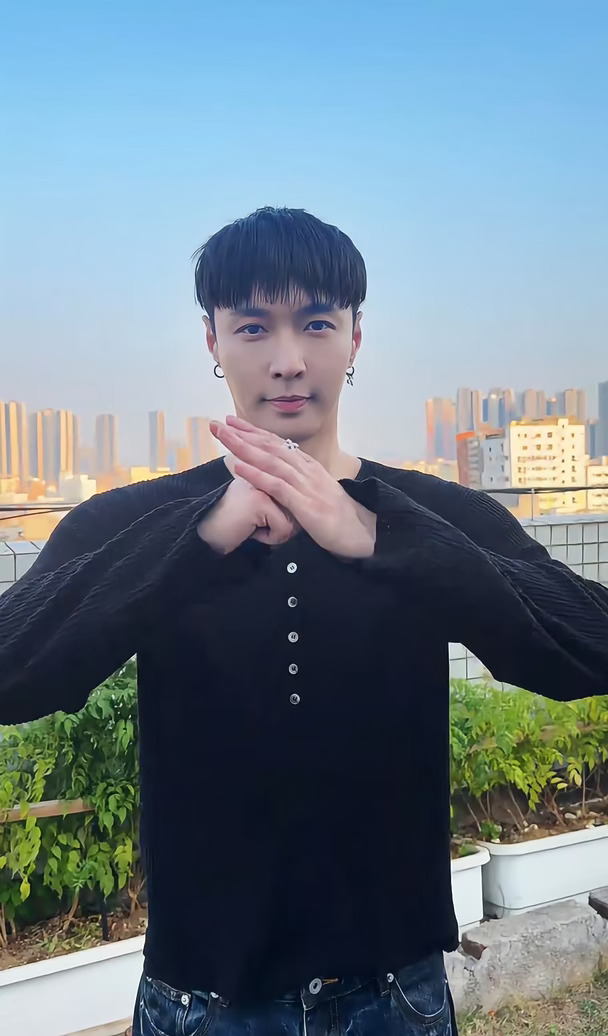 可爱 张艺兴