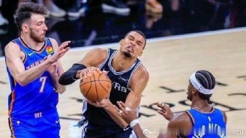 这篇文章很有意思《NBA西部决赛G4 马刺103-82大胜雷霆 系列赛...