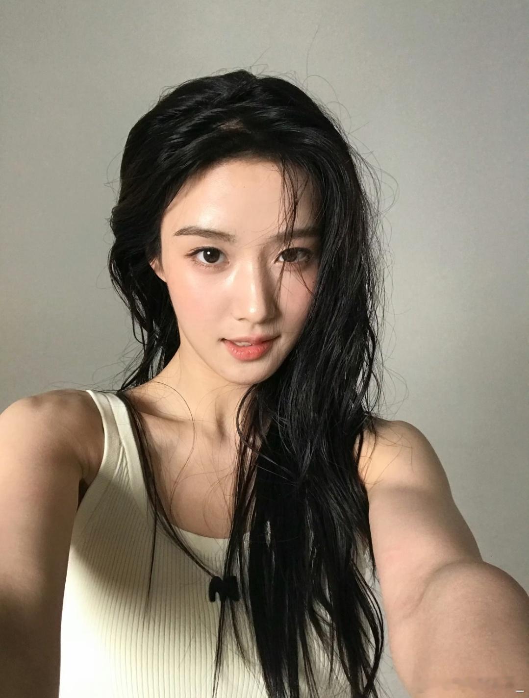 #卢昱晓[超话]# 姐姐帅哭我了 ​