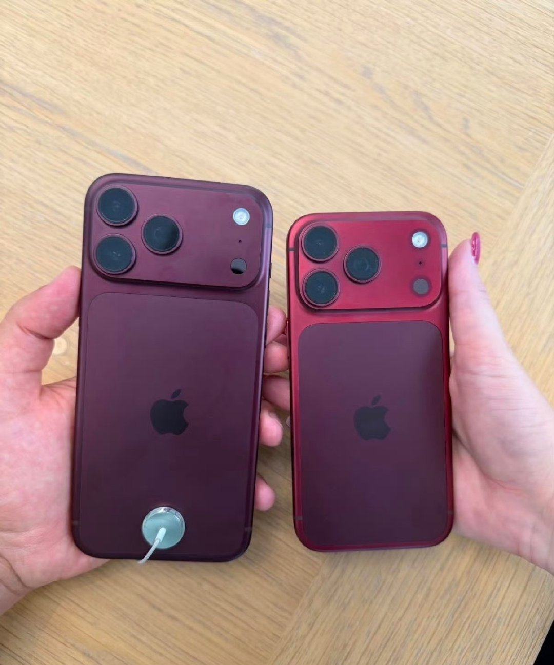 #曝iPhone18Pro褪色# 苹果每年都要来这么一出吗？去年iPhone17也闹过类似的争议，连时间点都差不多呢 ​
