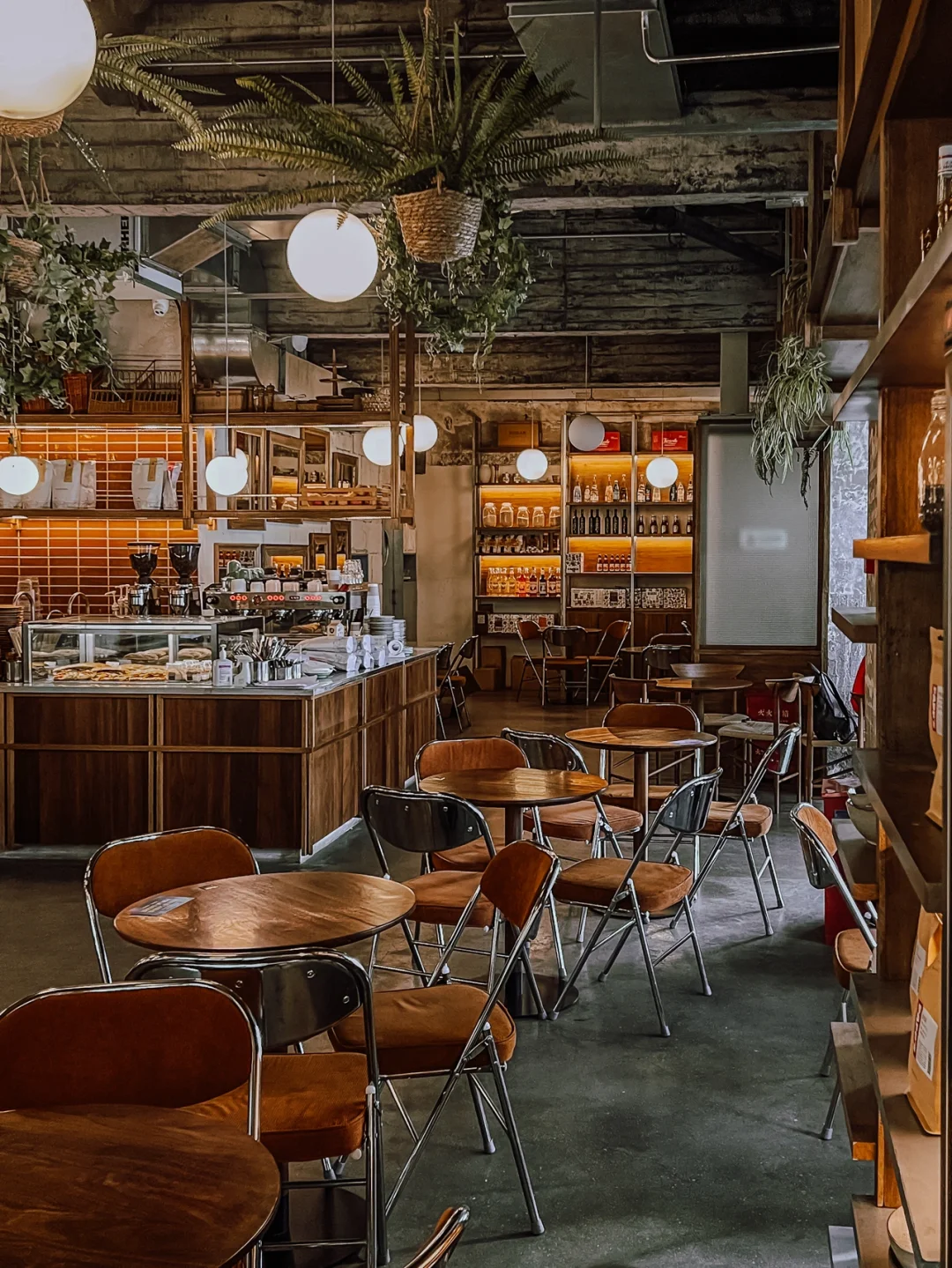 喝咖啡吃𝙗𝙧𝙪𝙣𝙘𝙝眺望武康大楼C位餐厅