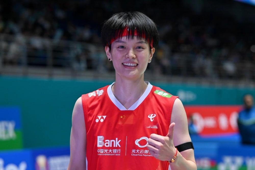 中国女子羽毛球3：0横扫日本队，时隔12年再夺女团冠军
       中国队出场的一单王祉怡2：1战胜山口茜，一双圣坛组合2：0战胜松本麻佑组合，二单陈雨菲2：0胜宫崎友花。
       赛前陈雨菲就表示全队要全力以赴，弥补上两届失冠的遗憾。恭喜羽毛球女队！