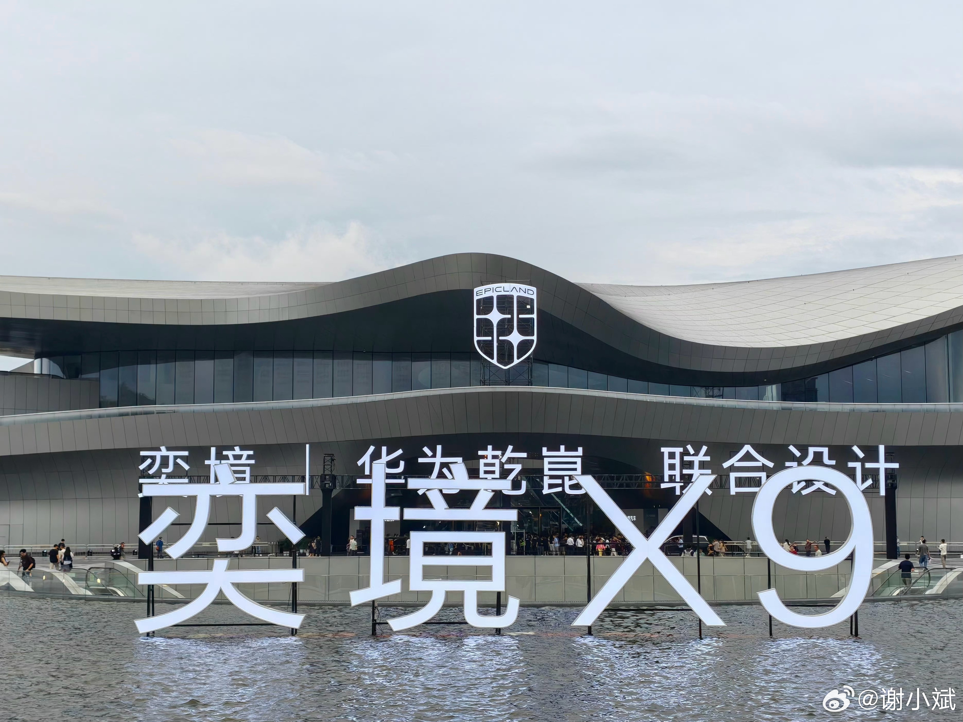 奕境X9已经于今晚（8月18日）正式开启预售，起售价38万元，30万预算确实买不到这台集齐四激光雷达与华为乾崑全栈技术的大六座旗舰SUV。 一、价格现实：38万起售，30万预算够不着- 预售信息：奕境