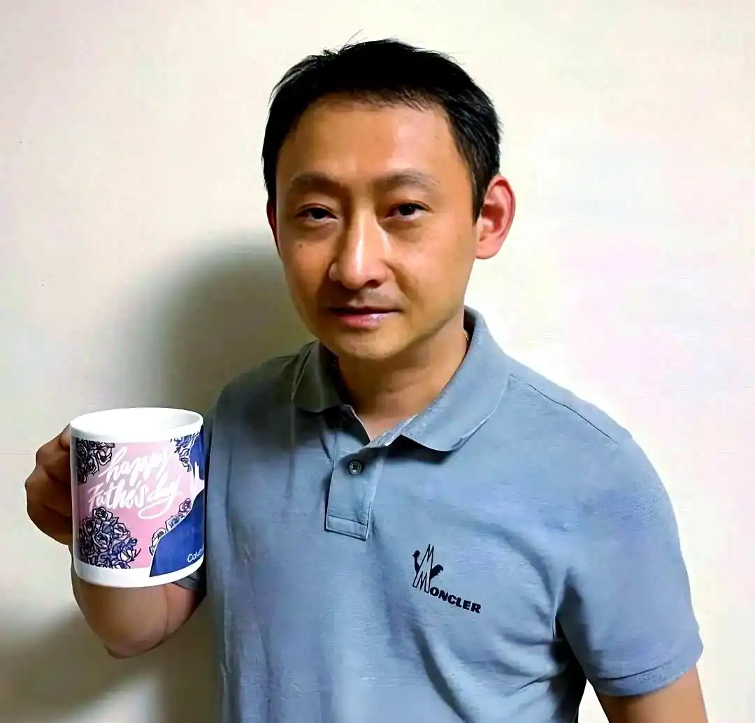 当年张本宇远赴日本，把一对孩子培养成国乒最大的宿敌。当张本智和与张本美和一次次在赛场狂吼击败国乒选手时，要是当年他奔赴的不是日本，而是德国、法国、新加坡，国内评论又会是怎样的光景？
 
信源：张本宇 - 百度百科
 
上世纪九十年代末，四川乒乓球队的张宇走到了职业生涯的分水岭。论技术，他在国内省队算