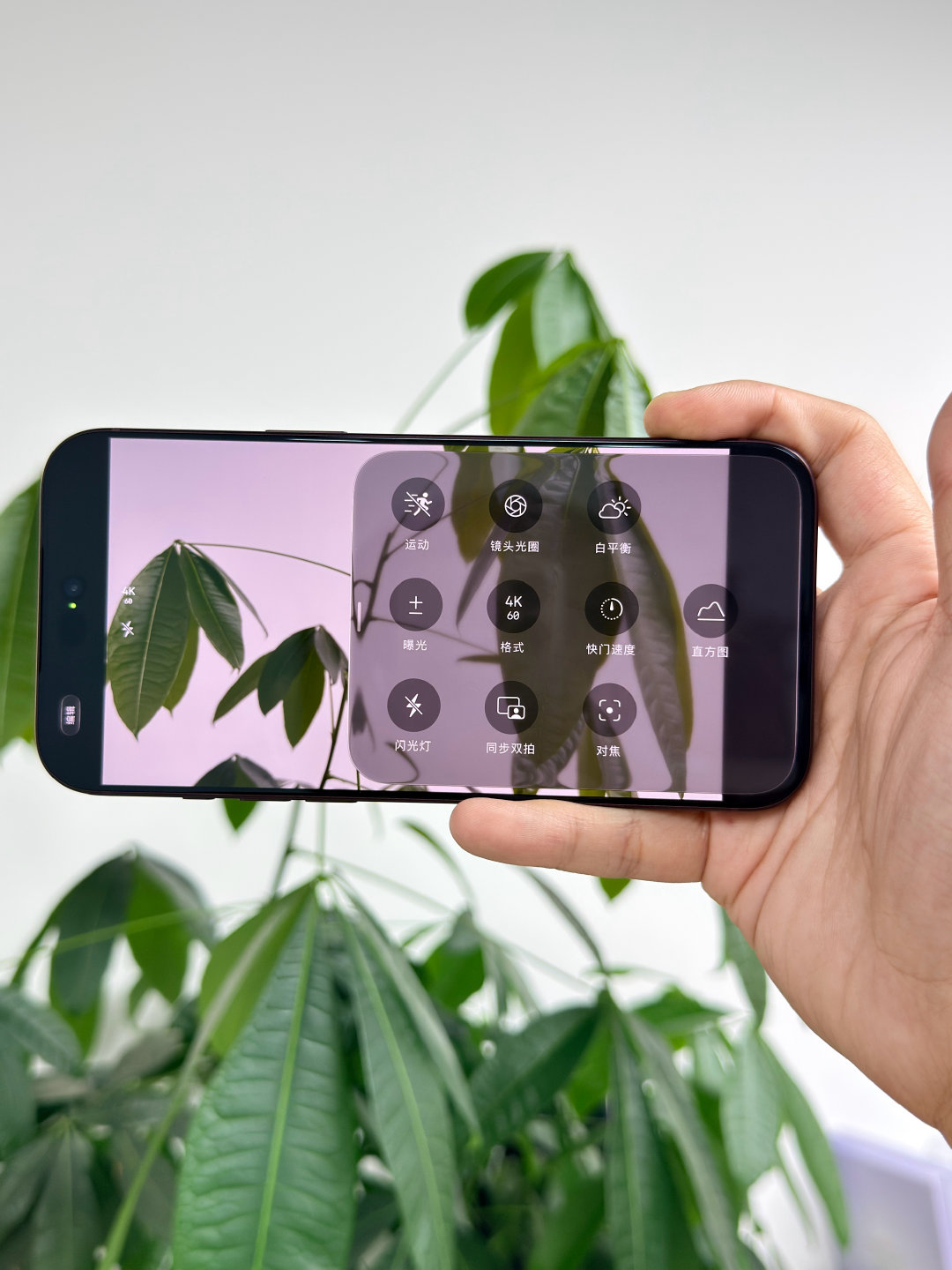 #iPhone18Pro 升级#说实话 iPhone 18 Pro Max 真的和 17 没有多大区别（针对普通人），可能感知最明显的就是灵动岛变小，续航变强，重了一些，其他的真没有区别，不过介于现在17的价格涨上去了，还是老老实实买新款吧 ​
