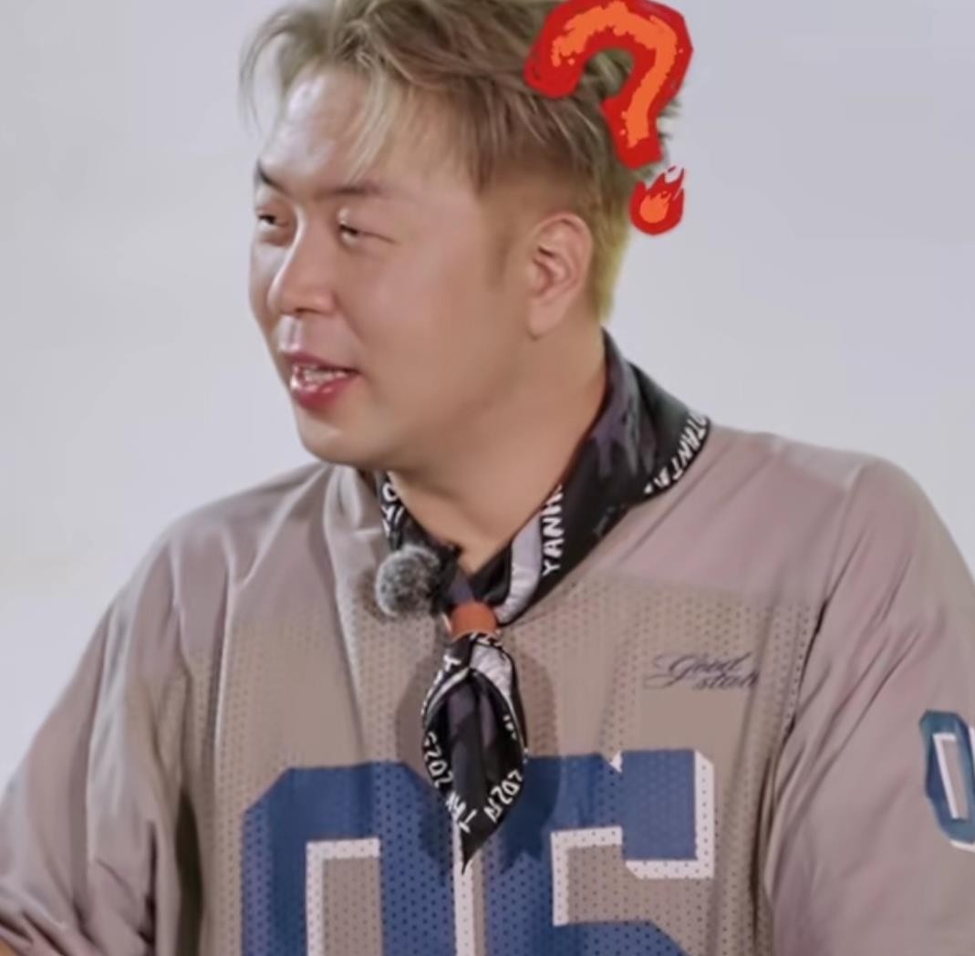 吴昕删聊天记录的理由太真实了，李维嘉当场不理解。杜海涛补刀说她跟别人都没记录全删了，吴昕解释觉得聊天太长懒得留，李维嘉却说自己每个都能找到。最逗的是吴昕一直以为三人群是新建的，结果几年前就建好了。其实这哪是删记录，分明是两种社交人格。吴昕属于聊完即焚型，把聊天当消耗品，信息处理完就清空，图个心里干净