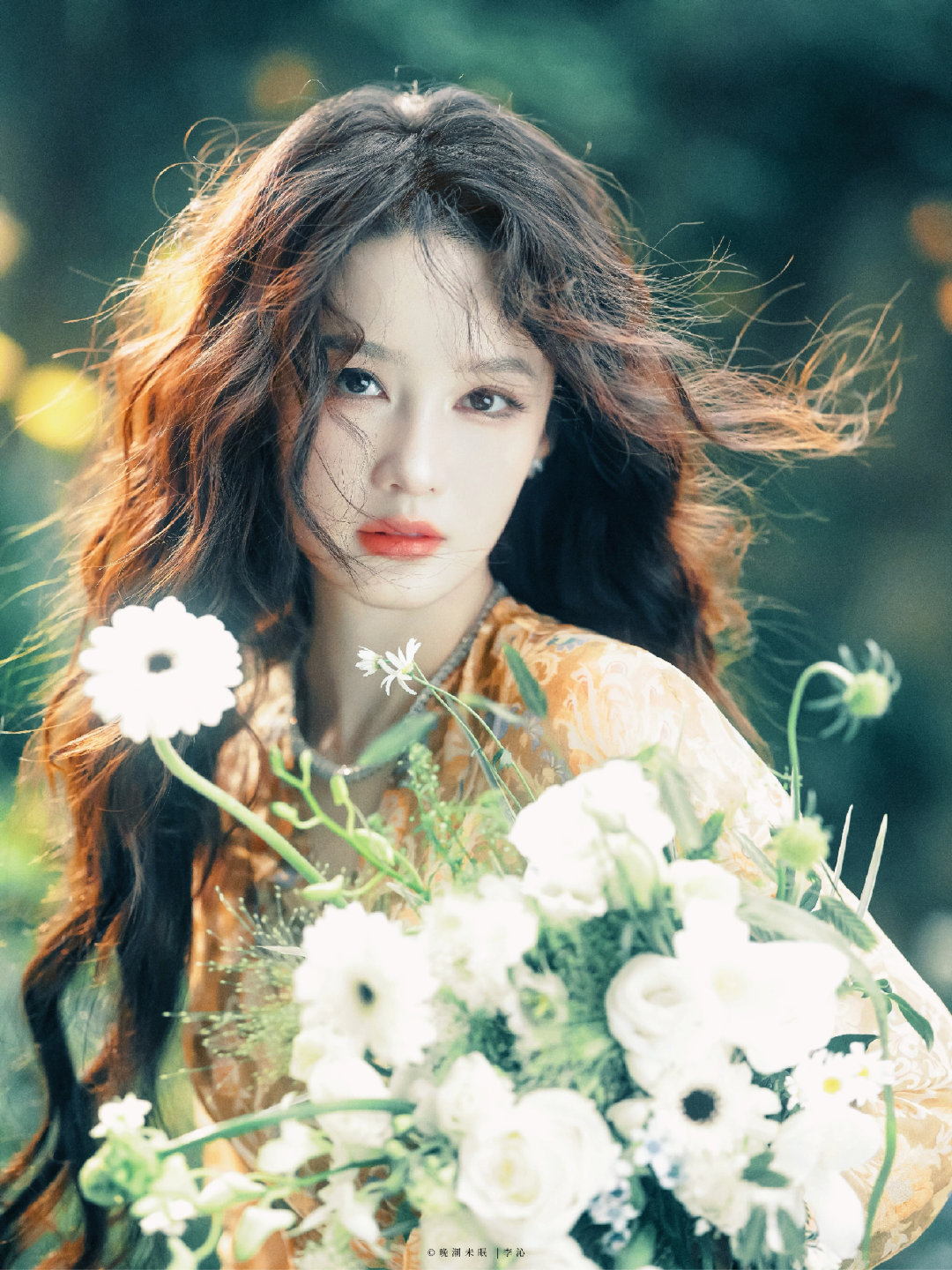 这一刻 她是自由明媚的精灵🍃

#李沁蛋糕裙生日大片# ​