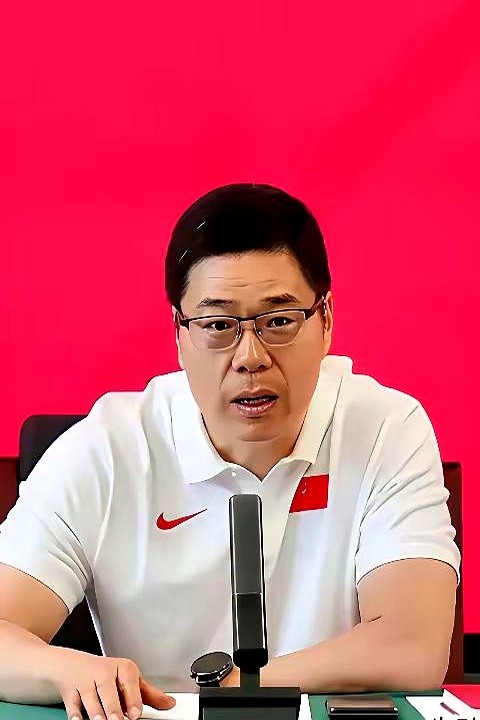 有人排出一套中国男篮最佳阵容，直接喊话：“妥妥进世界杯吧！”

名单是这样的。后卫线上带了徐杰和赵睿。分卫给了林威、郭昊文、贺希宁。小前锋位置是王俊杰搭档张镇麟。大前锋选了胡金秋和崔永熙。中锋位置人最多，周琦、杨瀚森，还有徐昕。

这12个人凑在一起。

真拉出去打世界杯，大家觉得这套阵容到底怎么样