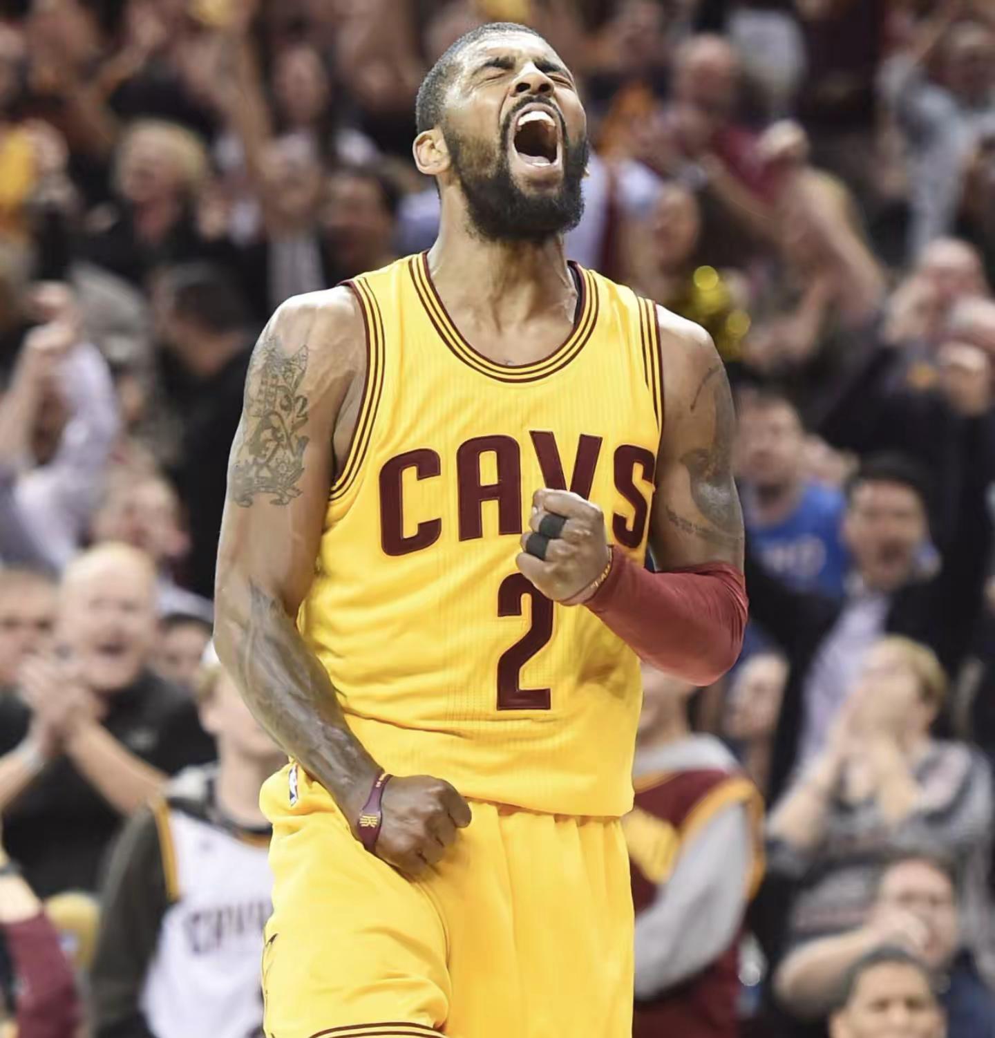 这张凯里·欧文怒吼的照片拍摄于2016年4月17日，NBA季后赛首轮，骑士主场迎战底特律活塞队。这场是欧文伤愈回归后的第一场季后赛，他全场砍下31分，带领骑士拿下开门红，这张就是比赛过程里他激情庆祝瞬间抓拍的经典画面。