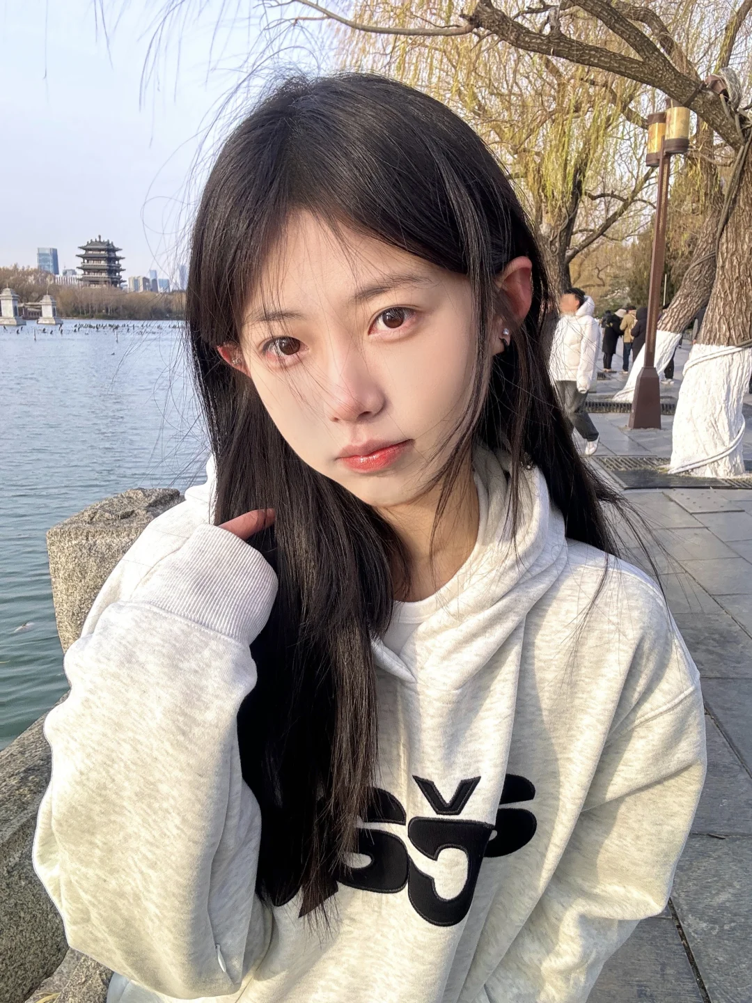 (｡ì _ í｡)