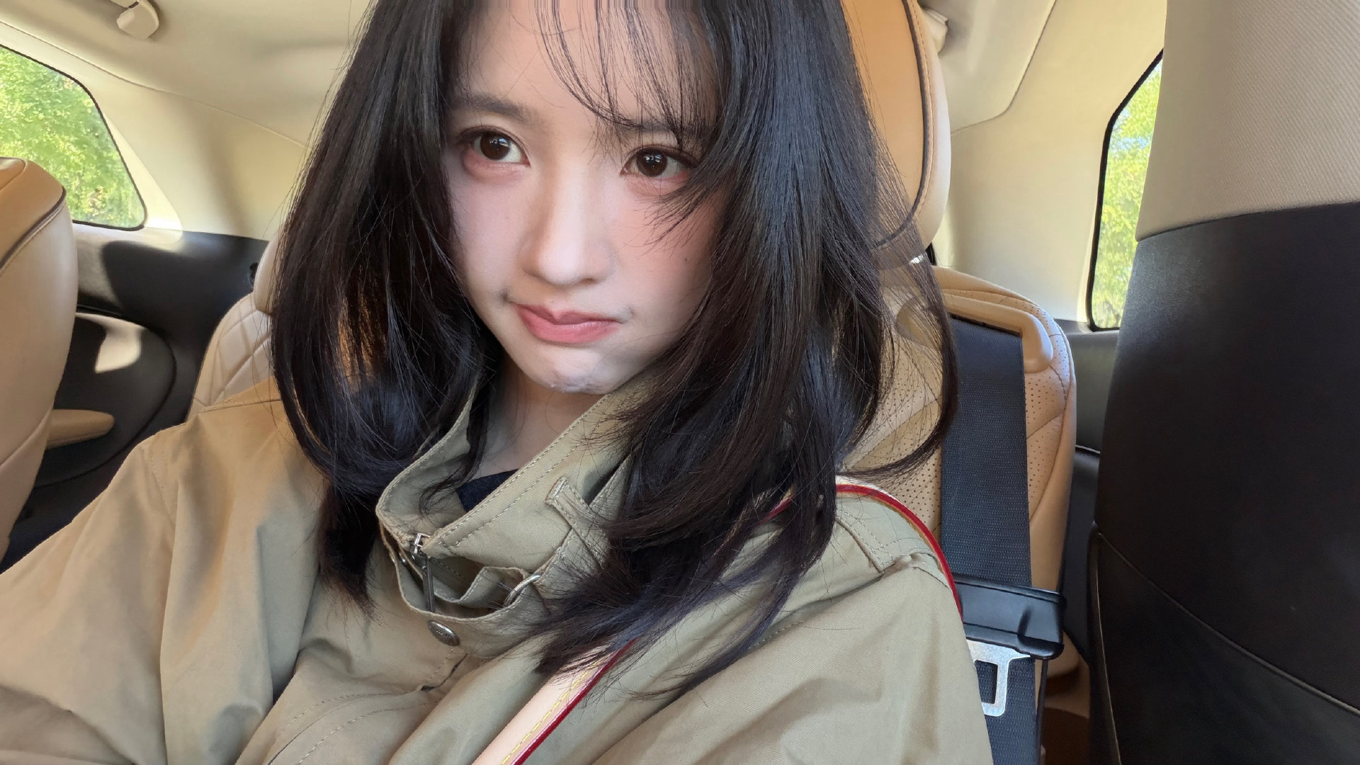 欧尼欧尼这个发型好韩～[憧憬][憧憬]
自拍的时候不会被萌晕嘛[害羞]
#刘些宁1023生日快乐# 

​