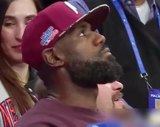 76人砸钱组了套超级阵容，休赛期补强评级A-，结果ESPN的BPI模型只给了个联盟第六，47.5胜。
排在前面的都谁？雷霆、马刺、尼克斯、绿军、活塞。注意，活塞排第五，马刺排第二。
也就是说，76人这堆天赋，在模型眼里还不如上赛季还在摆烂的活塞，不如靠文班一个人撑起来的马刺。连损失了关键球员的凯