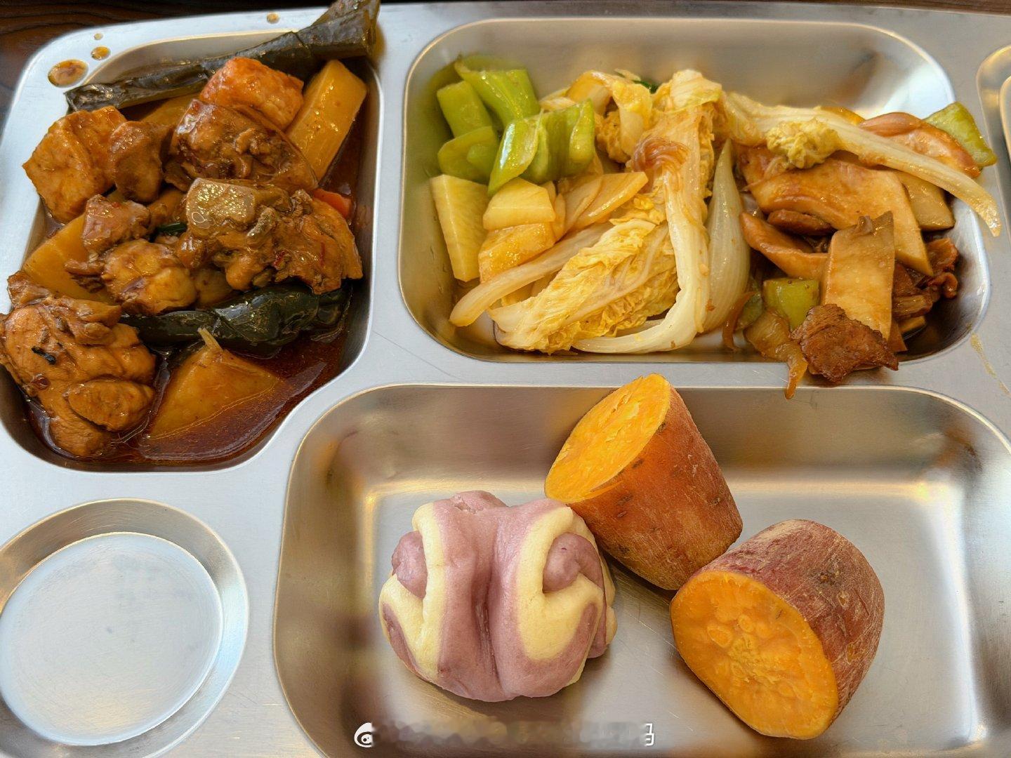 好久不吃食堂了看着实在没食欲啊[笑cry][笑cry][笑cry] ​​​
