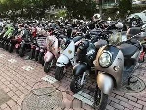 【男子骑电车肇事逃逸致人死亡获刑】由新疆克拉玛依市独山子区人民检察院依法提起公诉的一起电动自行车交通肇事逃逸案，法院于9月3日作出判决，以交通肇事罪判处被告人赵某有期徒刑3年，缓刑3年6个月。目前，该案判决已生效。

1月6日，赵某驾驶电动自行车在独山子区某路段逆向行驶，与正常骑行电动自 ​