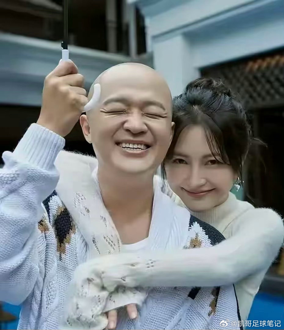 陪包贝尔住地下室，用烟头烫自己逼婚，包文婧爱了 20 年还是错付了 ​​​