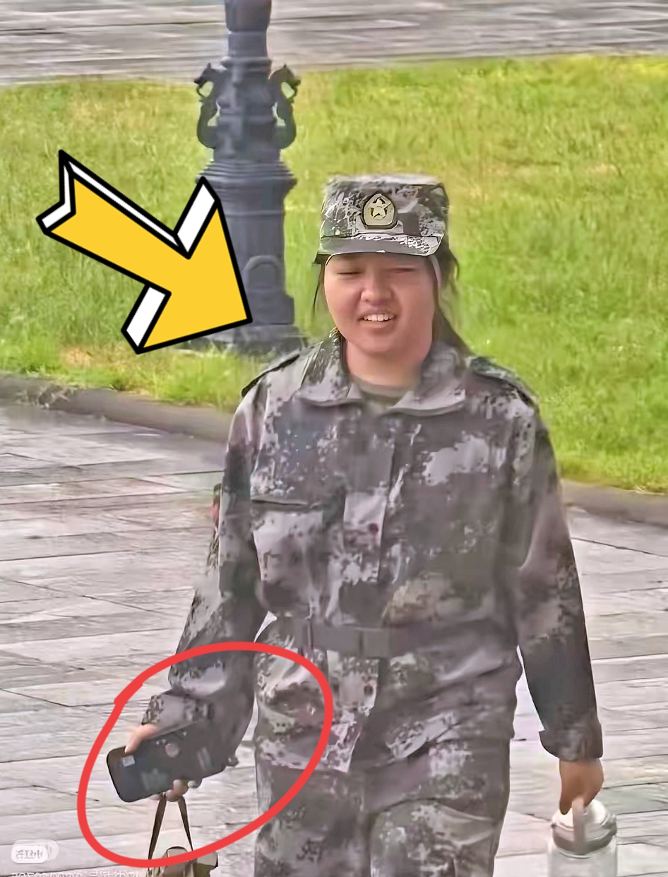 帮忙扩散！ 天津理工大学
天津理工大学大二学生走失！
求助寻人：

周子涵，原本前一天傍晚要搭乘地铁3号线或者5号线，返回西青校区宿舍！
直到现在人都没有回到学校！电话已经停机，微信也联系不上！
这是她父亲托朋友在网上求助，希望借助大家的力量寻找孩子！
大学生独自坐公共交通，看着是很平常的事，可一旦