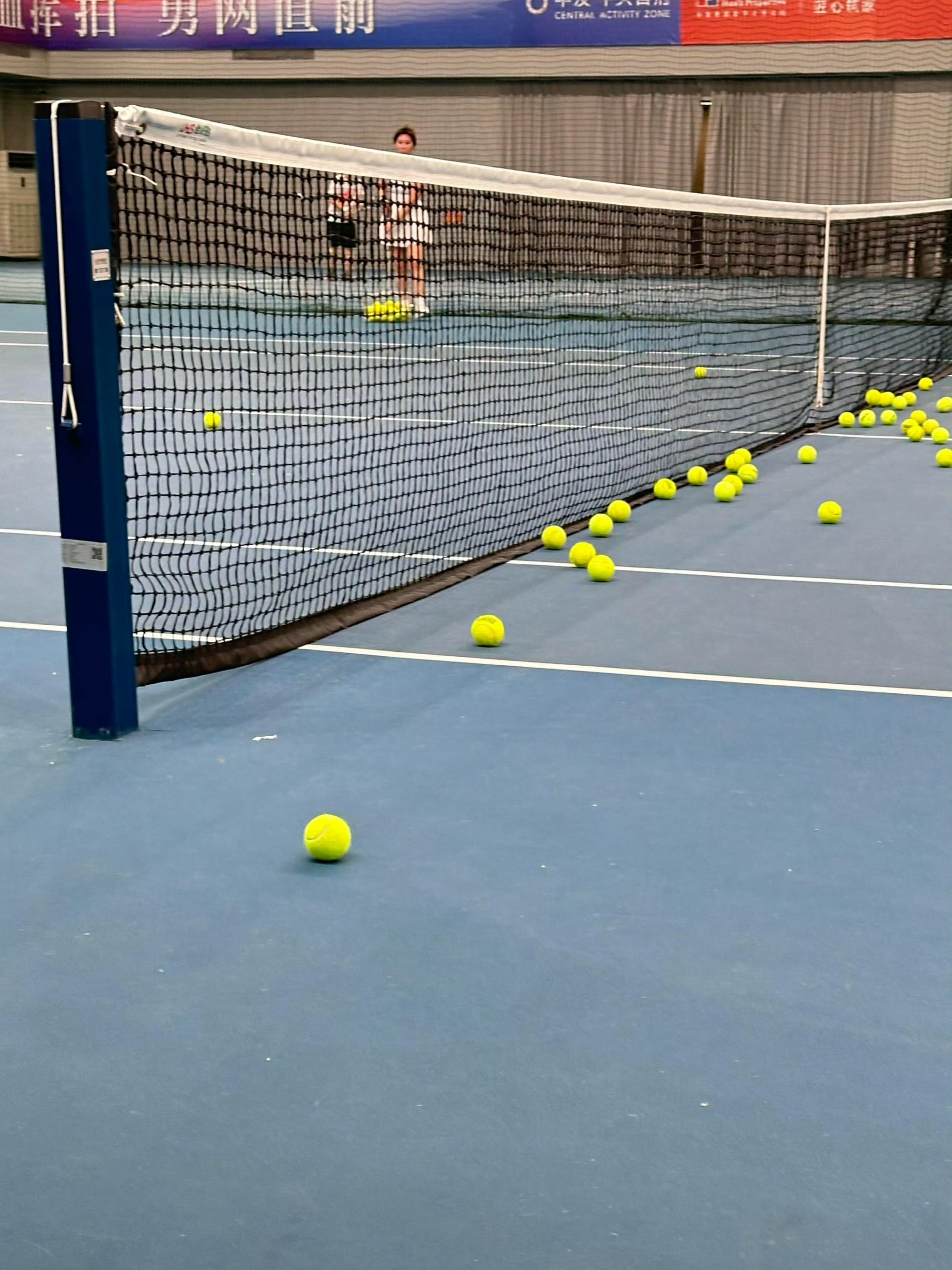 终于拥有了小粉拍🥹抽空出门打打球🎾太解压放松了，夏天真的充满了生命力[微风] ​​​