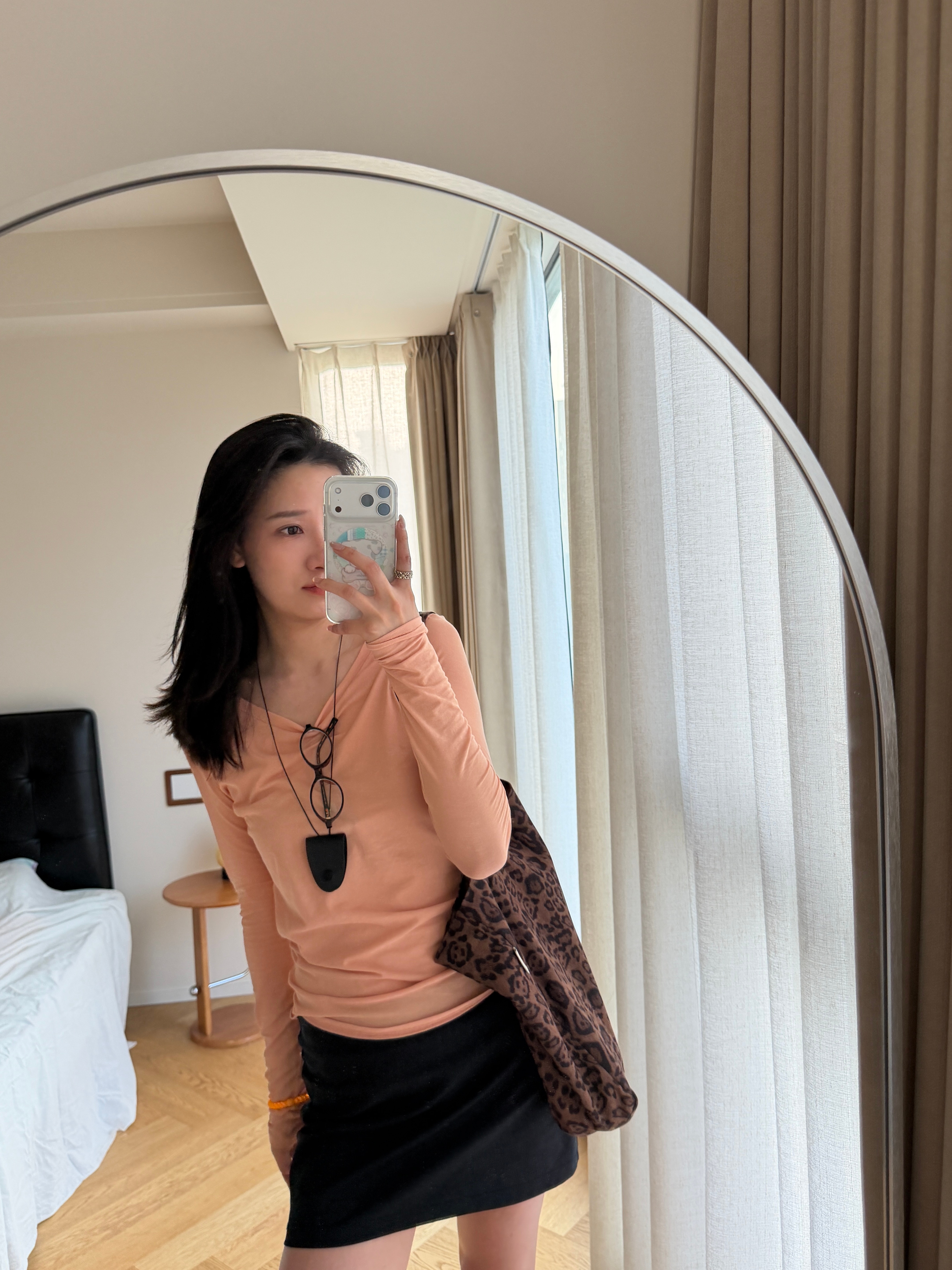 勃肯太好穿了为了搭配这个上衣 今天特地化杏色的妆虽然拍不出来[yeah]购物分享张张日记穿搭产后日记 ​​​