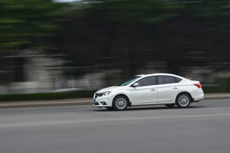 轩逸月销从3.8万跌到0.8万，日系A级车全线失守
曾经月销能冲到3.8万台的国民神车日产轩逸，今年7月只卖了8000台，直接创下它进入国内市场以来的历史最低纪录。
换在别的普通家用车上，月销8000台其实真不算差。
但放在以前闭着眼卖都能稳冲3.8万台的轩逸身上，这个信号简直危险到骨子里。
要知道