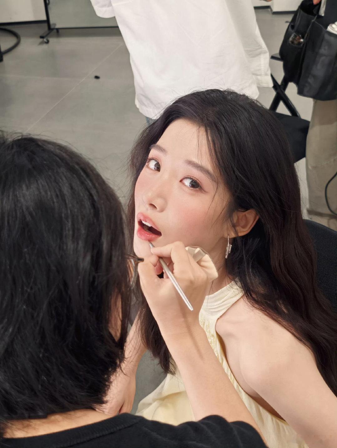 #卢昱晓[超话]# 森系女孩💚 ​