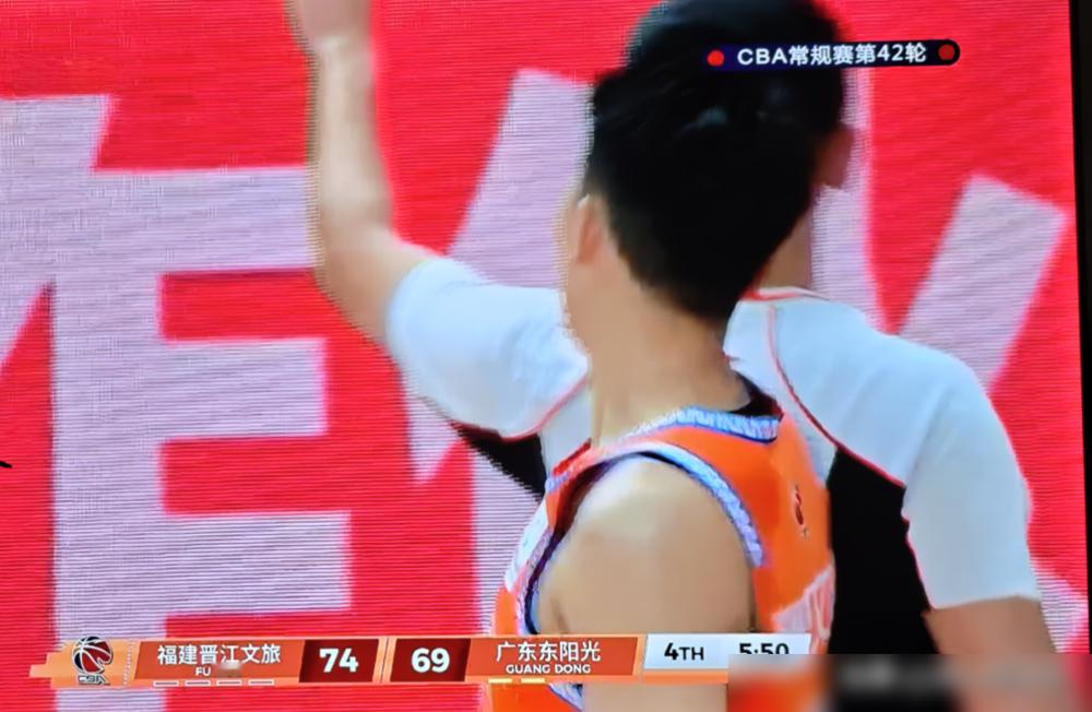 18分领先，直接被福建一球捅死！杜锋赛后发布会，一句话没提萨林杰，但每...