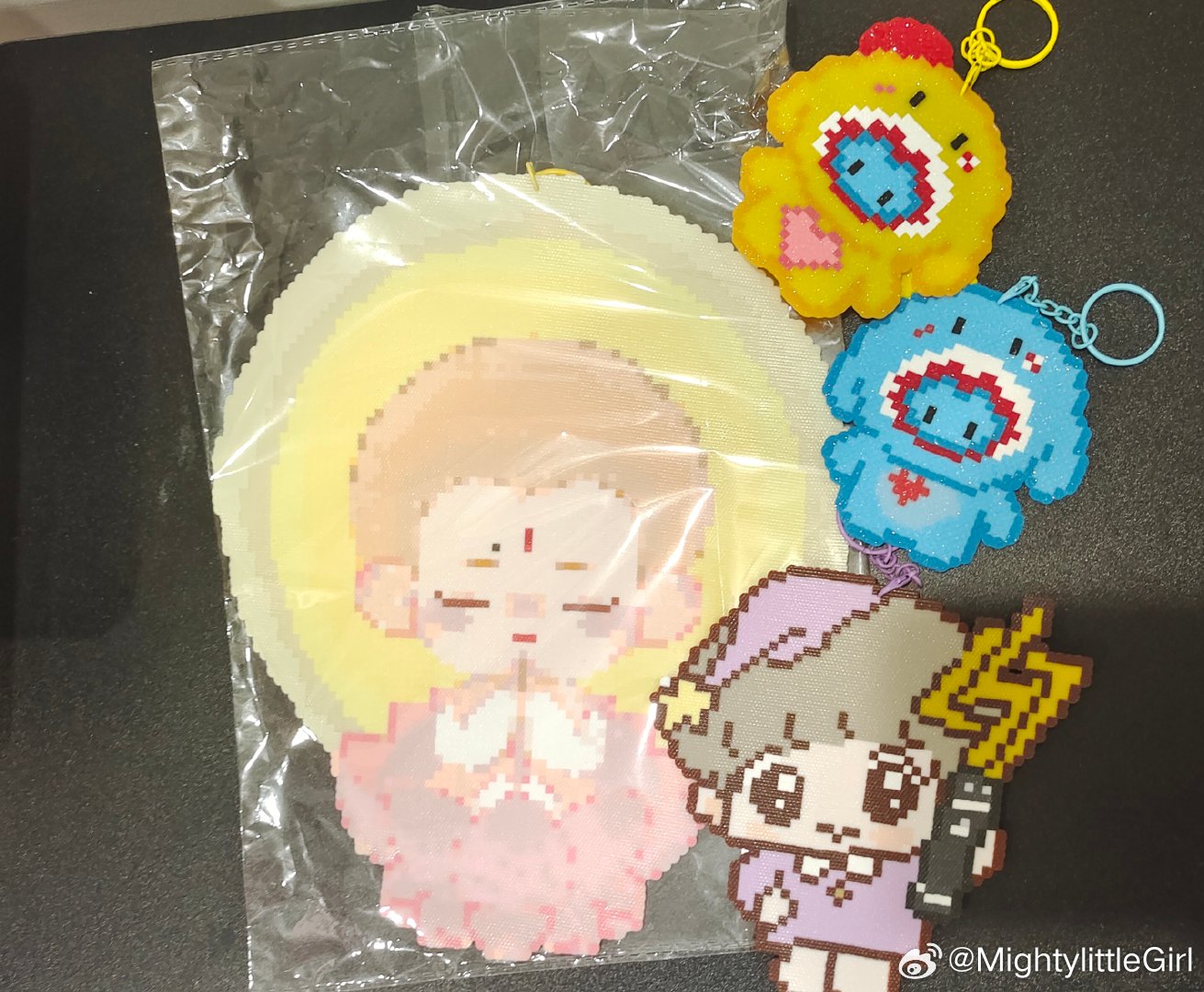#鹿晗##陈楚生#  去线下的麻袋装饰物越来越多[兔子][兔子][兔子] ​