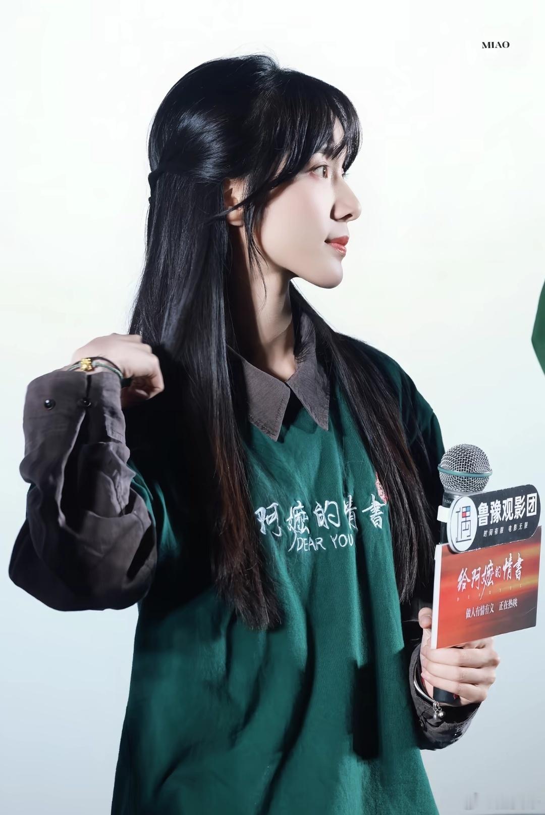 演员李思潼/。 “花在骄阳下盛开 我的爱永远为你而敞开.”𝓕𝓵𝓸...