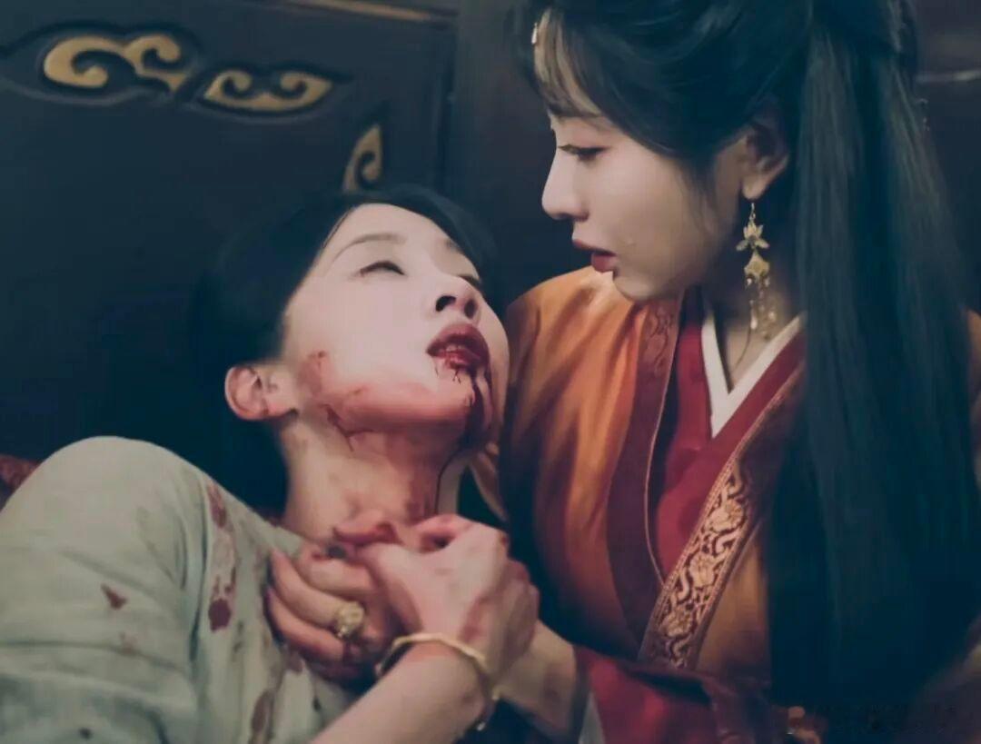 #嫁金钗碧桃替魏娆赴死#从前身不由己，数次被迫背叛；魏娆一把火烧掉卖身契，给了她做人的尊严。
盗匪伏击，箭雨袭来，碧桃义无反顾挡在魏娆身前，以命相护。
“别回头，要一直往上，拼了命往上走。”
碧桃终究没能等到属于自己的安稳日子，往后魏娆的每一步前行，都带着碧桃的期许。 ​