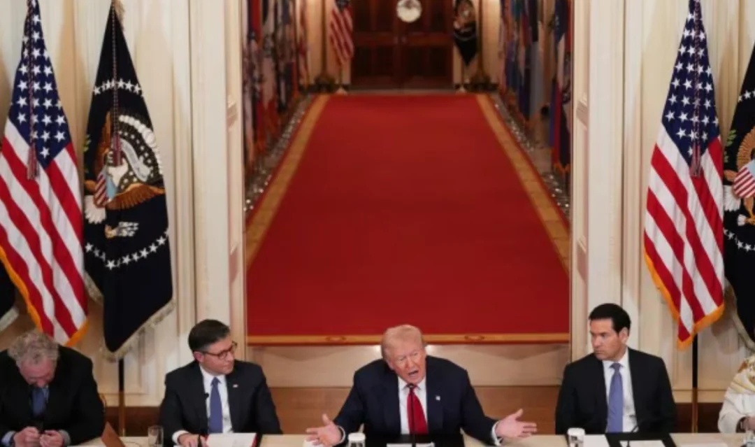 美军隐形轰炸机飞赴英国，战局进入更加危险