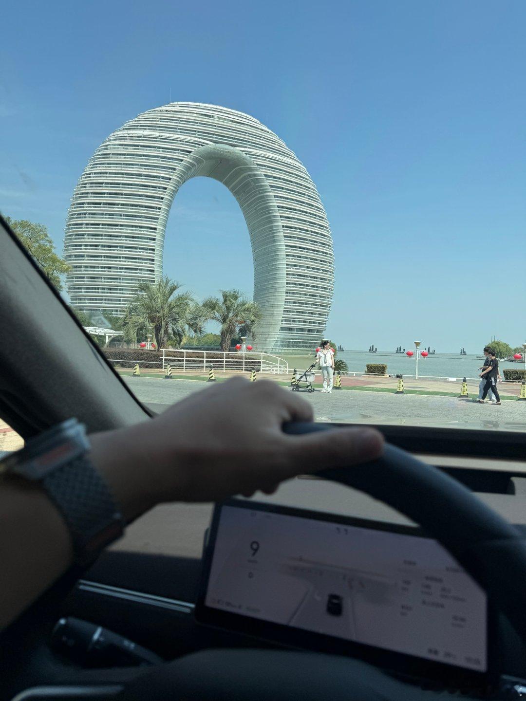 这酒店好像在高速上看到过[老师好]#腚腚的零跑d19#  ​