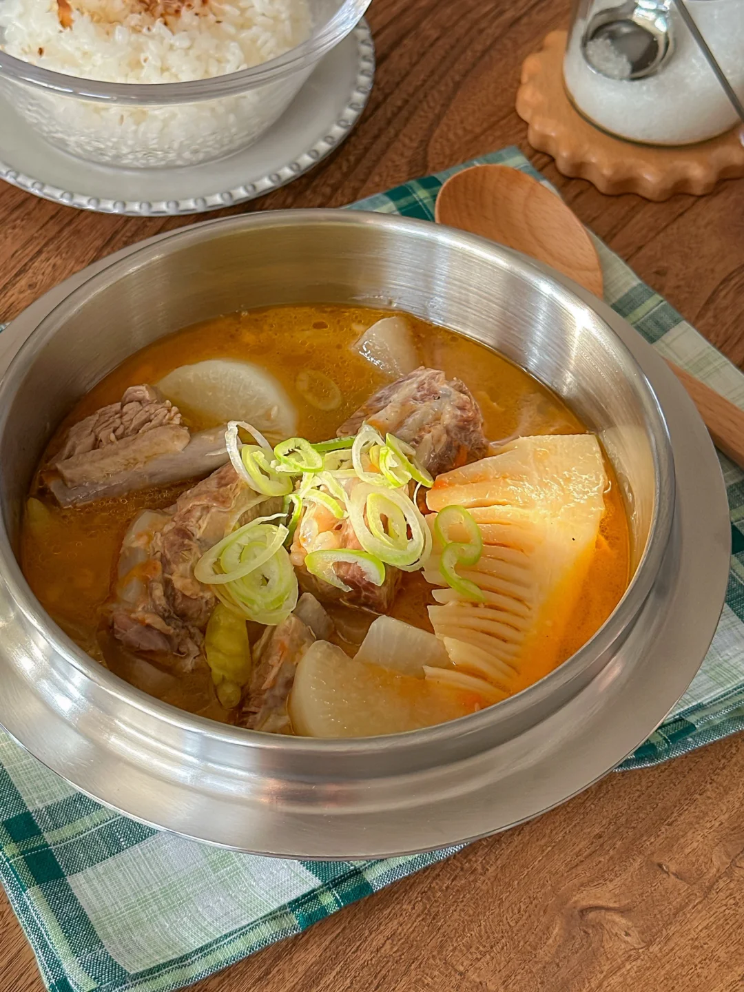 酸爽过瘾～酸萝卜排骨汤🥣