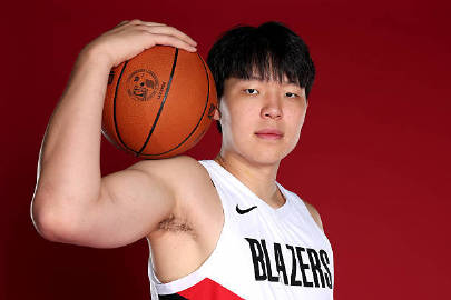 拓记：杨瀚森将参加今年的夏季联赛。<br /><br />中国男篮世预...