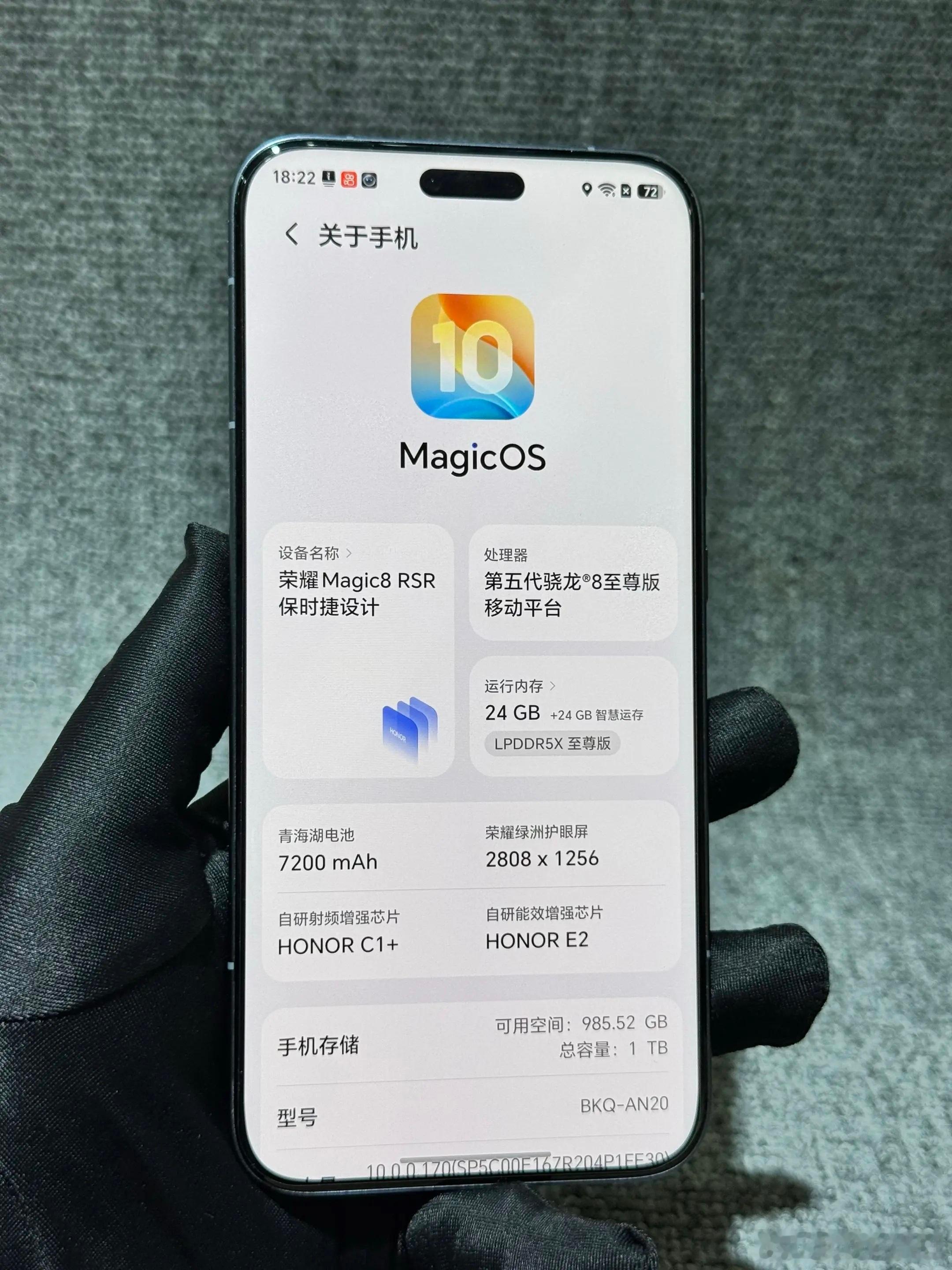 未来几年，应该是没有24G内存的手机了

不出意外，荣耀Magic8 RSR保时捷设计可能是今年唯一使用24G内存的超大杯机型了，毕竟内存涨价的情况摆在这里，据说这款产品的销售额超越了此前所有的荣耀保时捷设计产品，创下了历代纪录

荣耀Magic9系列并没有推出RSR版本，取而代之的是采用了全新设计的荣耀Mag ​