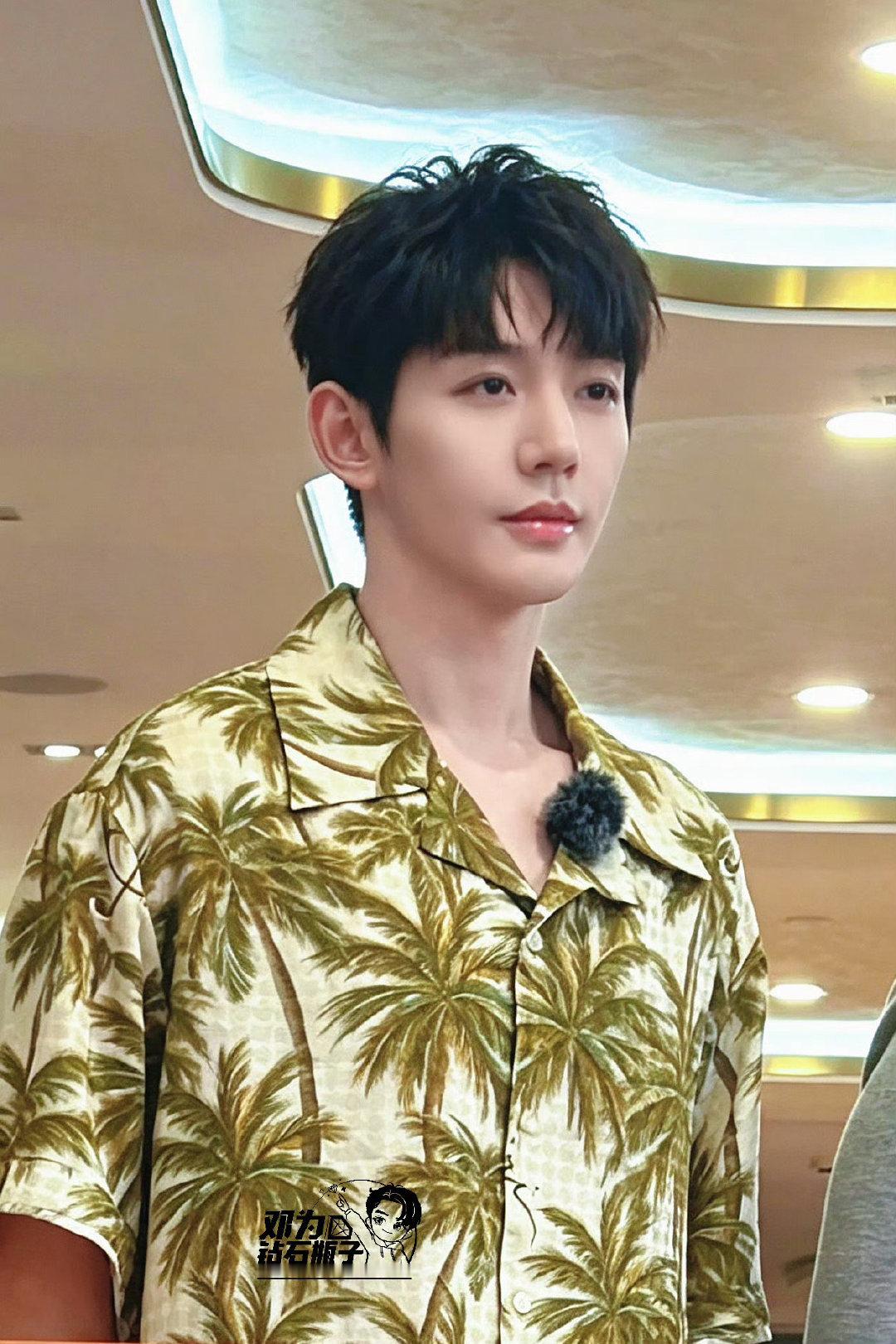 #﻿邓为百妖谱# 💎#邓为司狂澜# 💎#邓为# 

每个黄昏我都想与你并肩，看晚霞染透天际，那一刻，世界安静得只听得见心跳。



邓为|殷戈止|殷沉璧|邓为风月不相关|邓为殷戈止|邓为殷沉璧|邓为郑适|邓为楼启炎|邓为云秀行|邓为百妖谱|邓为司狂澜 ​​​