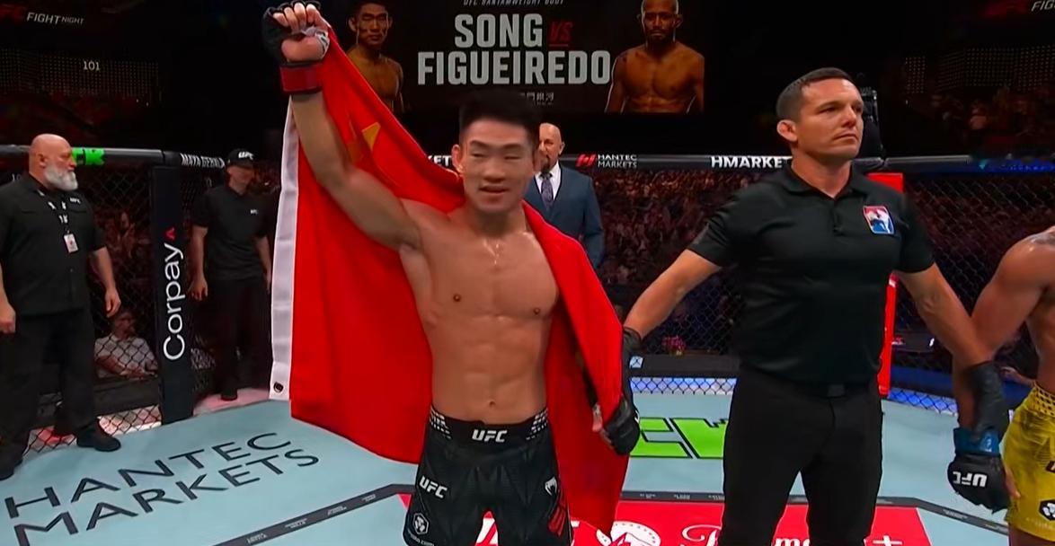 UFC 澳门站：   第二回合，断头台降服菲格雷多，成为今天唯一获胜的...