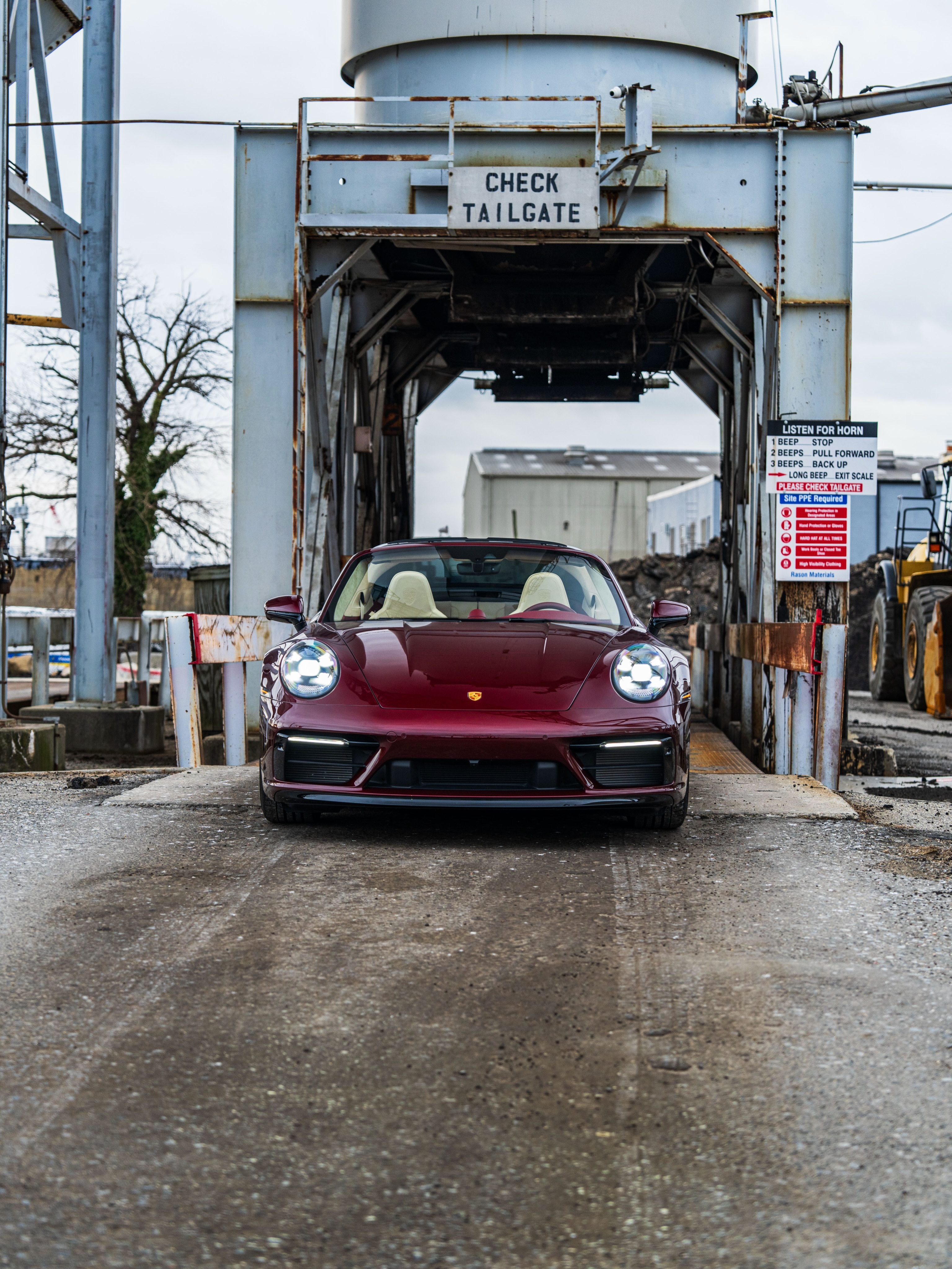 保时捷 911 Targa 4S Heritage Design Edition（樱桃红） ​