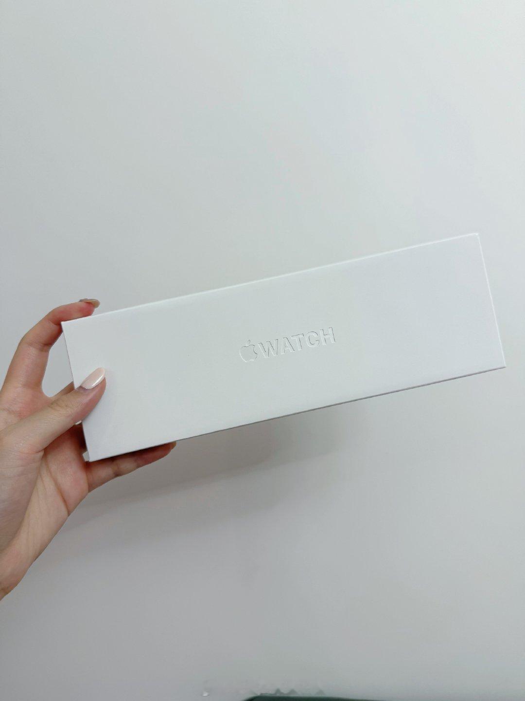 抽空dating一下[偷笑]
不知不觉就4周年啦[给你小心心]
感谢小军送的Apple watch[yeah] ​