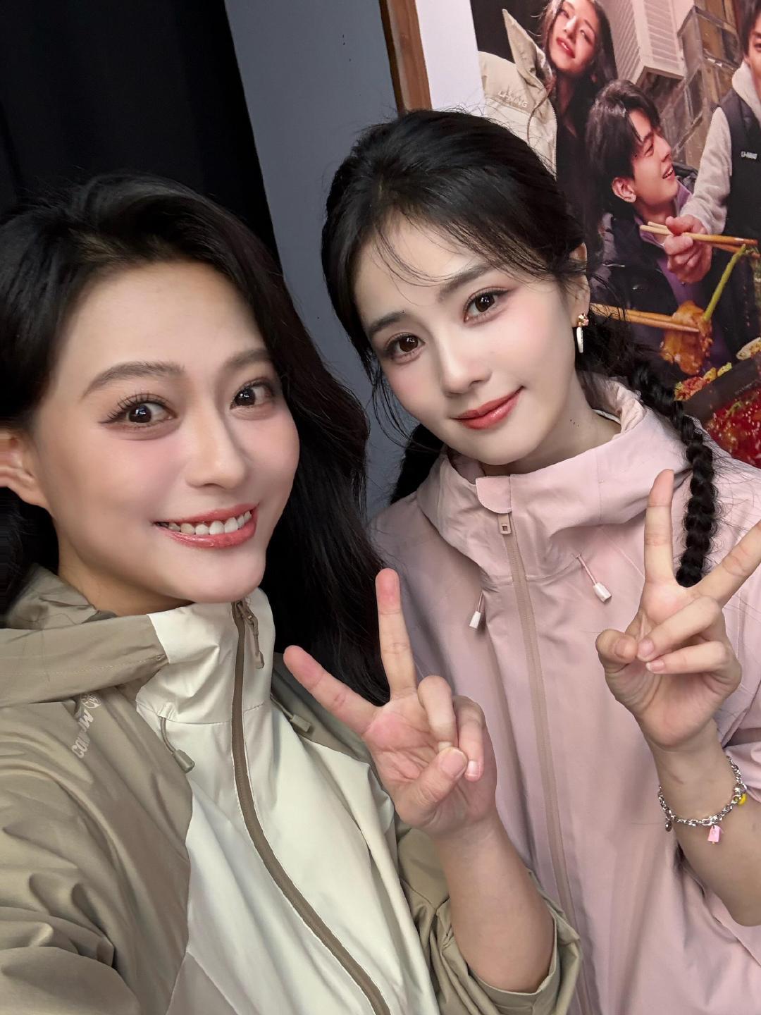 #李宁品牌代言人白鹿# 
【图片】26.09.10
@ 主持人小芮Rainbow XHS更新白鹿相关图片1p
​