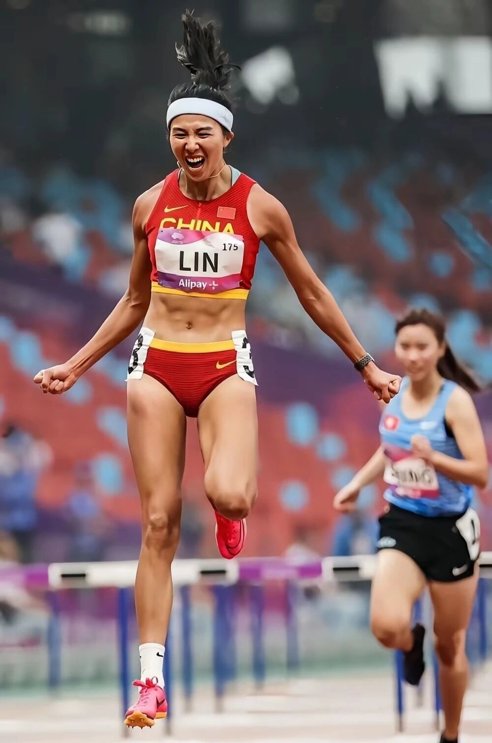 林雨薇，中国女子田径运动员、100米栏选手。
出生   1999年5月2日，福建三明尤溪
身高   172cm
主项   女子100米栏
学历   华东师范大学2019级本科
近期去向   2026年7月拟入职福州大学体育教学研究部。

主要成绩
- 2021年：第十四届全运会女子100米栏冠军
-