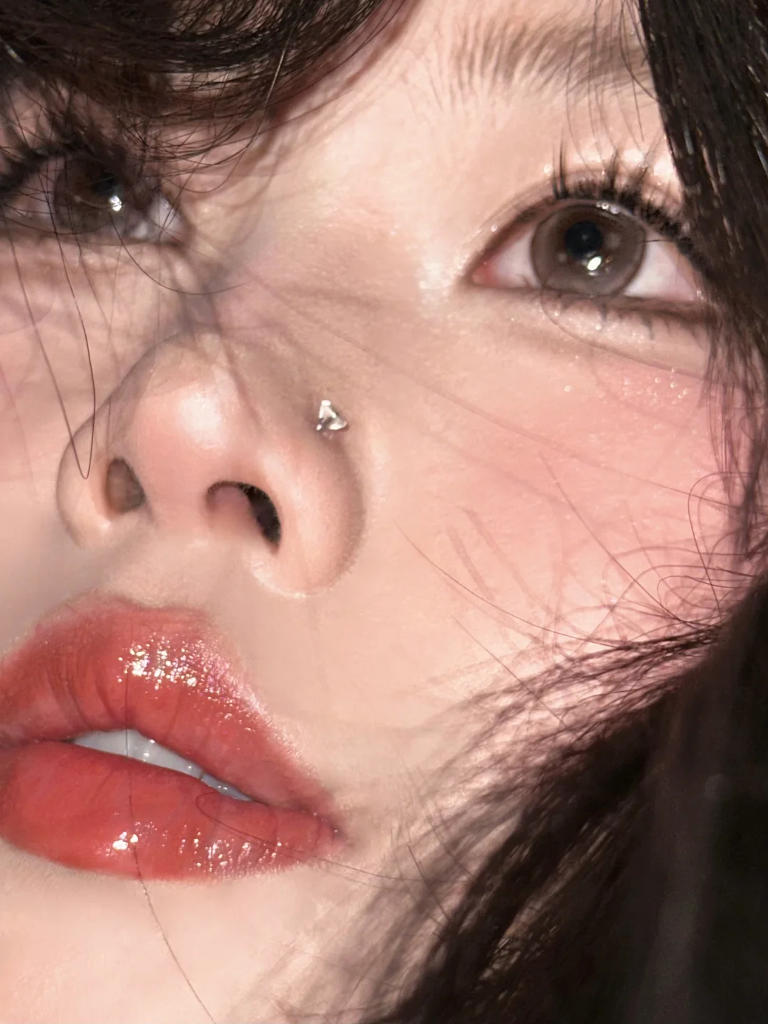 跟风最成功的一次🔥低头抽象闪光灯拍照