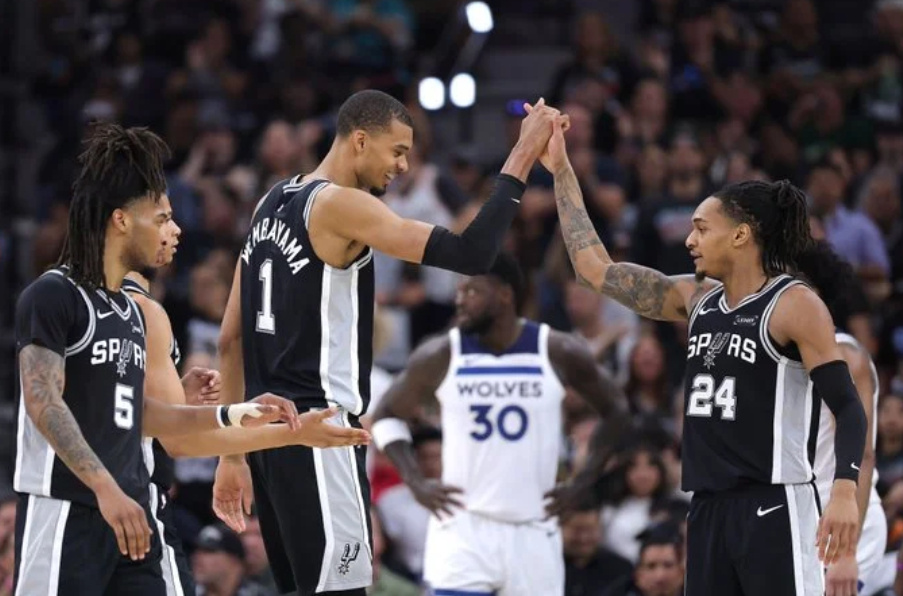 狼记：文班值得所有的赞美，但马刺外线防守同样出色  NBA季后赛，马刺...