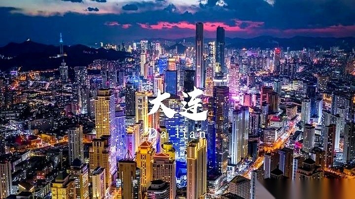 停工整整四年、骨架都快生锈的半导体大厂，一转眼竟重新成了印钞机。
就在大连刚刚拿下“东北首个万亿城市”头衔的节骨眼上，韩国存储巨头SK海力士杀了个回马枪，直接重启了搁置已久的大连NAND闪存二厂。
当年主体框架刚搭完，行业寒冬砸下来，工程队撤走，厂房一撂就是四年。谁能想到，今年AI大模型满地跑，数据