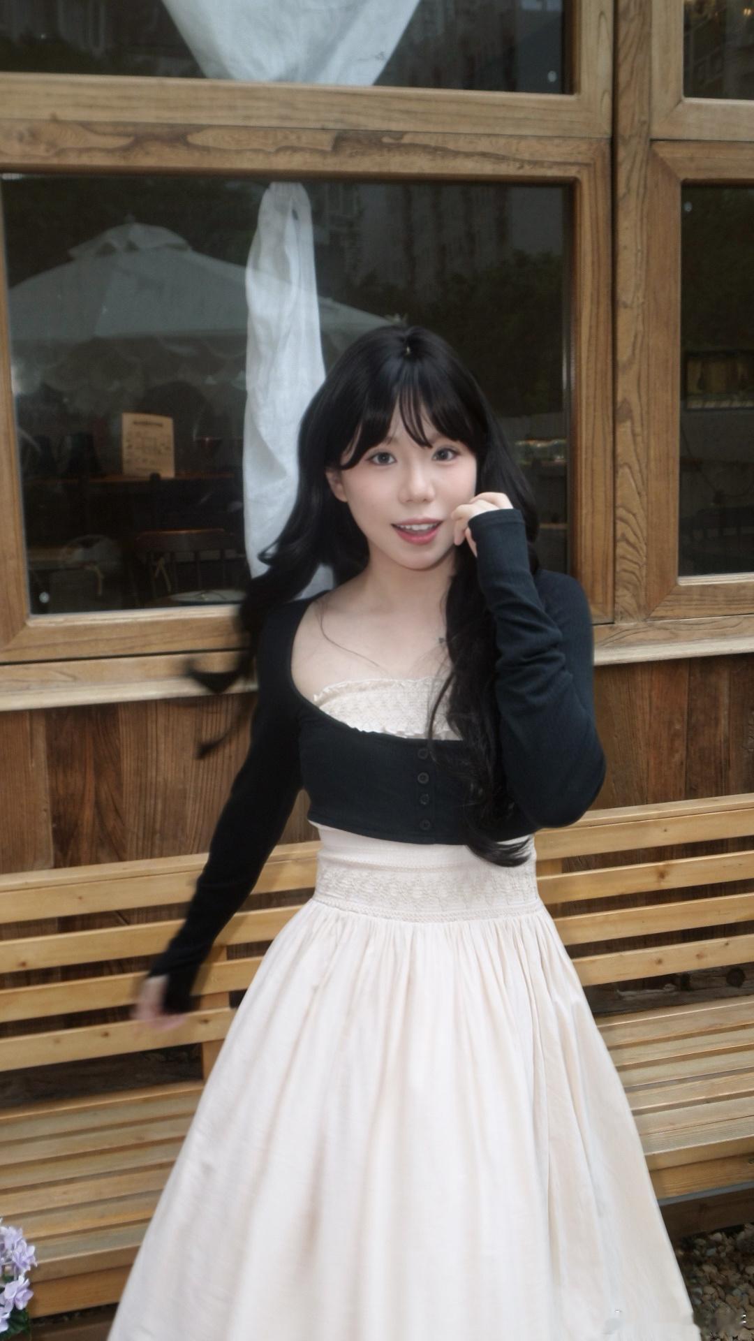 就算买到了会压身高的连衣裙也没关系[思考][思考] 可以搭一件开衫小上...