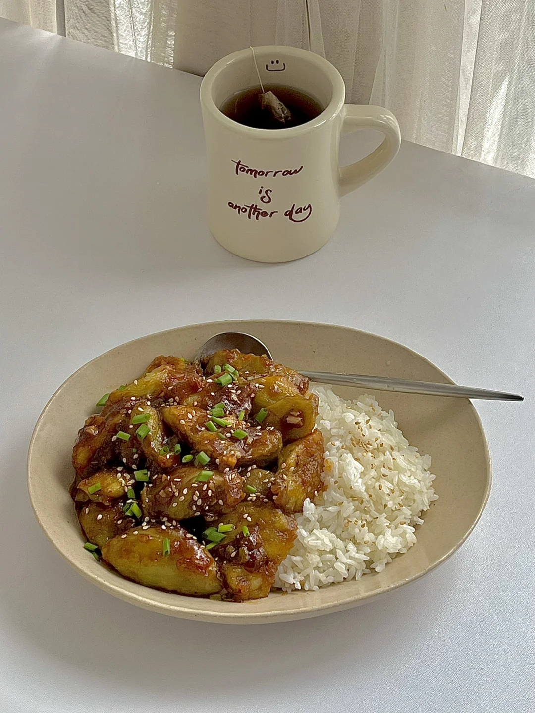 ☀️周末的早午餐｜巨下饭的糖醋茄子盖饭😋