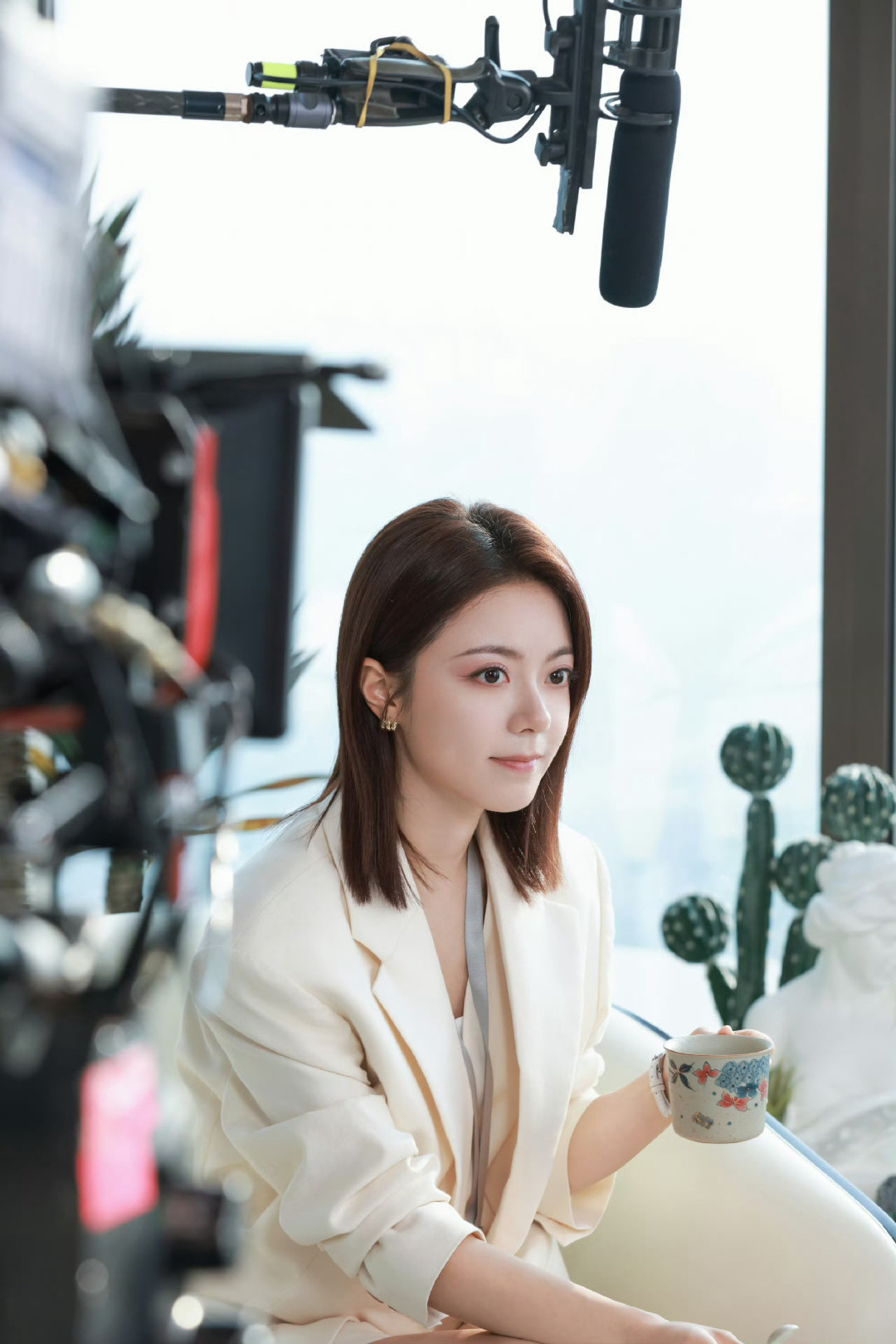 #赵今麦徐迟# zjm #赵今麦无可替代#

少年的梦里有大海，有日落，有蝉鸣不止的盛夏和永不凋零的鲜花。

赵今麦丨无可替代丨徐迟丨流浪地球3丨韩朵朵丨再来一次丨孟欣悦丨一念江南丨楚听雨丨

​